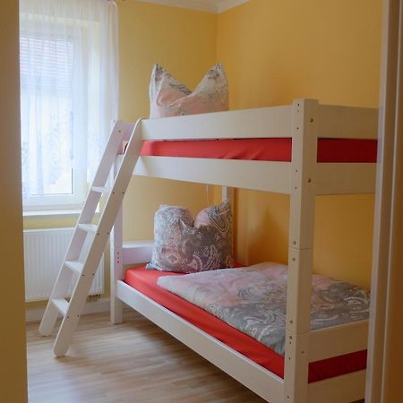 Ferienwohnung Am Lindenbaum Зебниц Стая снимка