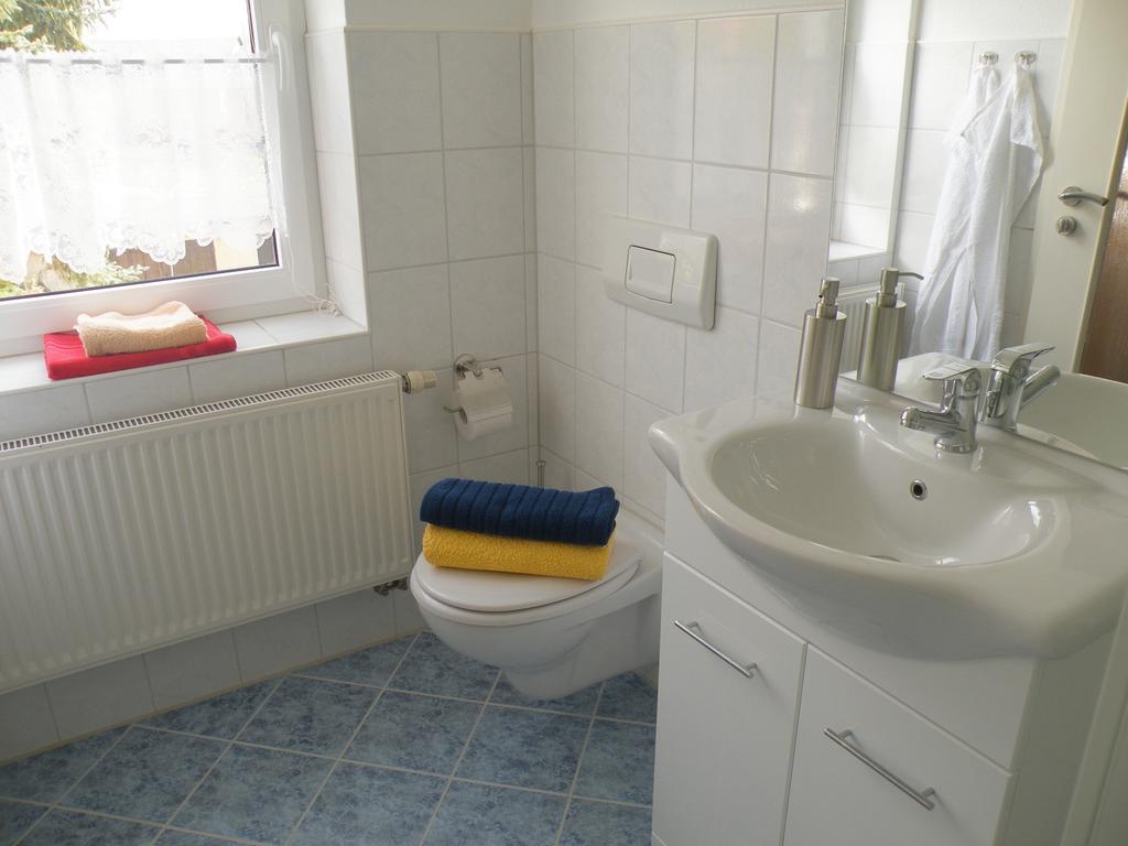 Ferienwohnung Am Lindenbaum Зебниц Стая снимка